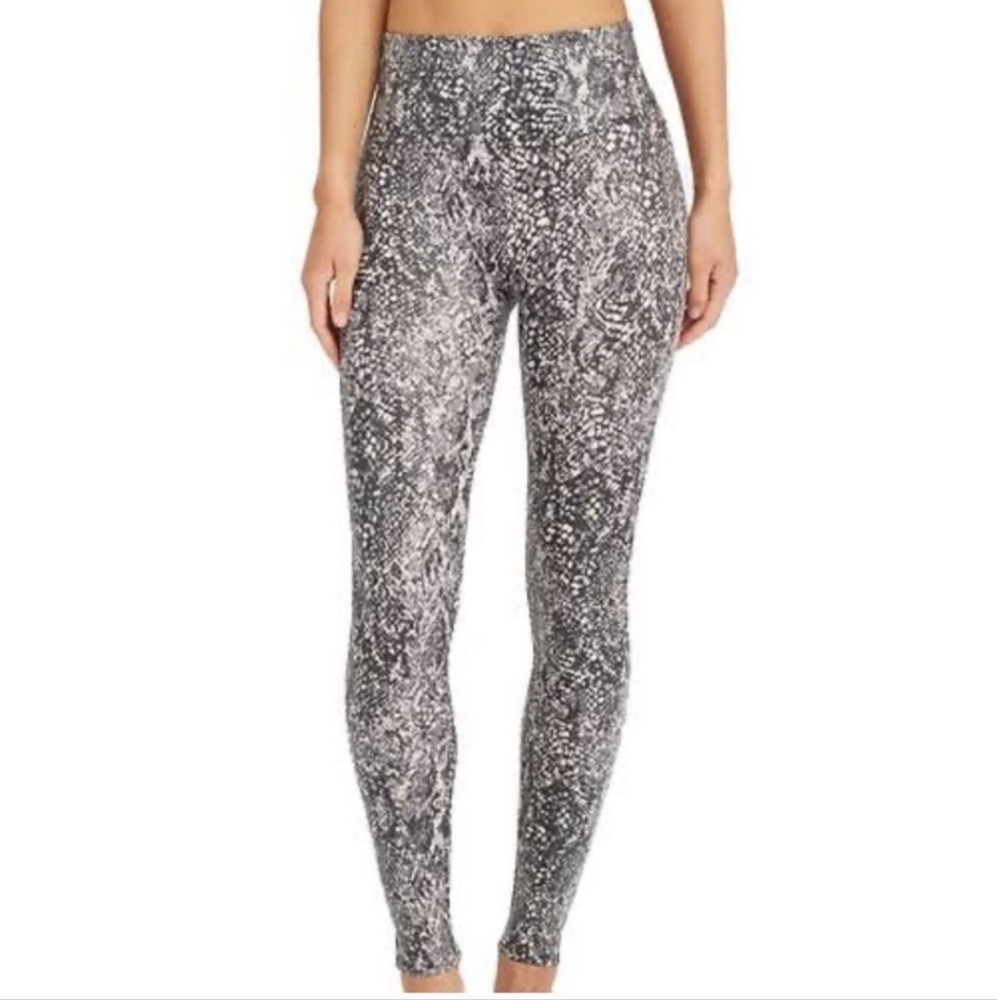 NWT Medium Faux LEATHER Snake Shine Leggings Grey